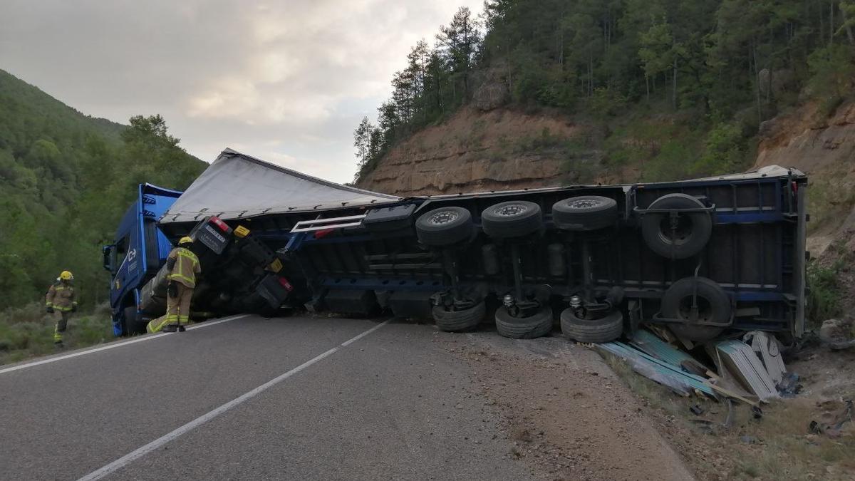 El camió va bloquejar totalment la carretera