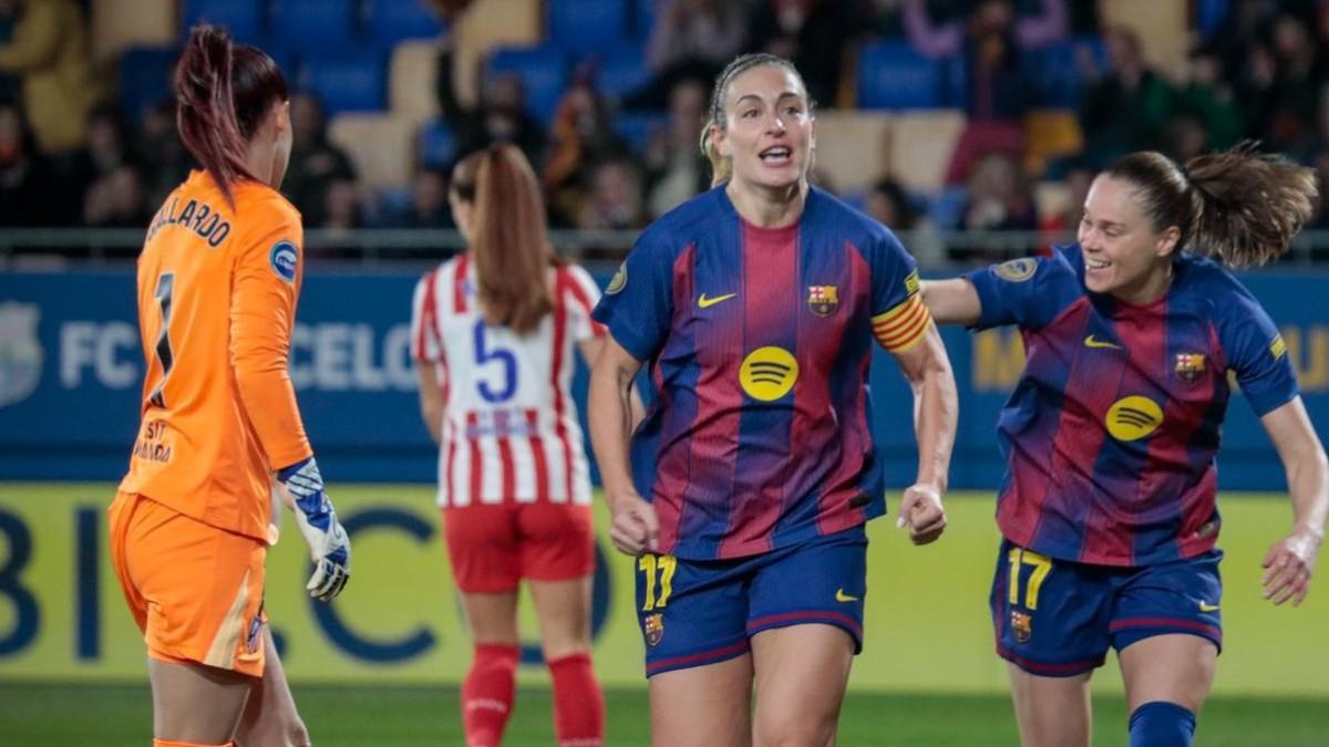 Alexia abrió la lata