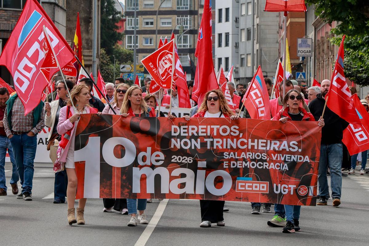 Pancarta principal de la manifestación de CCOO y UGT en Vilagarcía. a