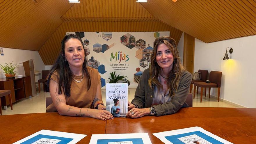 Lola Cabrillana presenta en Mijas su nueva novela, ‘La maestra de los invisibles’