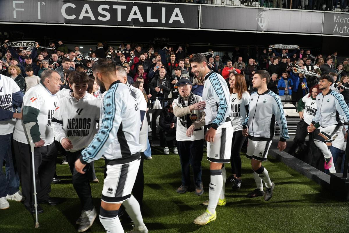 Galería | Las mejores imágenes de la afición y los homenajes del Castellón-Leganés