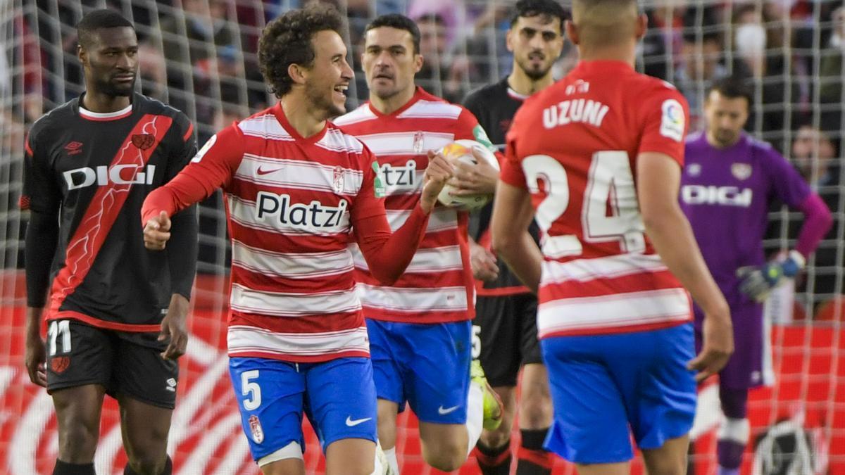 Luis Milla celebra un gol del Granada esta temporada