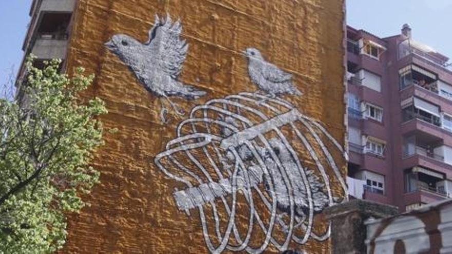 El grafit de la discòrdia dels ocells i el costellam a l&#039;Eixample de Girona