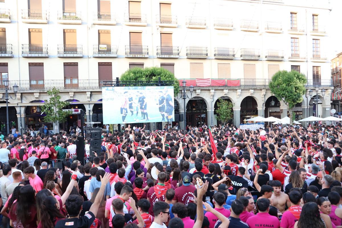 Las calles y bares de Zamora repletos para ver la final por el ascenso a Segunda