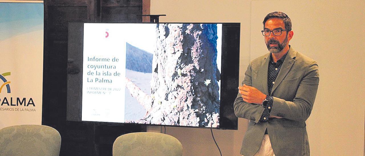 José Miguel González durante la presentación del informe.