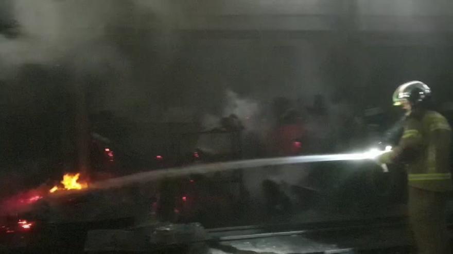 Un incendio calcina una empresa en el polígono de Malpica