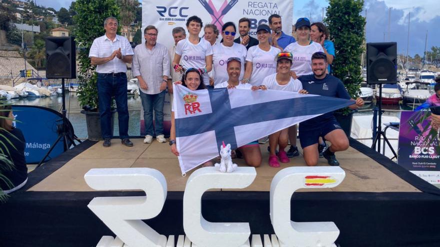 El equipo Rema Vida del Real Club de Regatas de Alicante gana el oro de la primera regata Breast Cancer Survivor