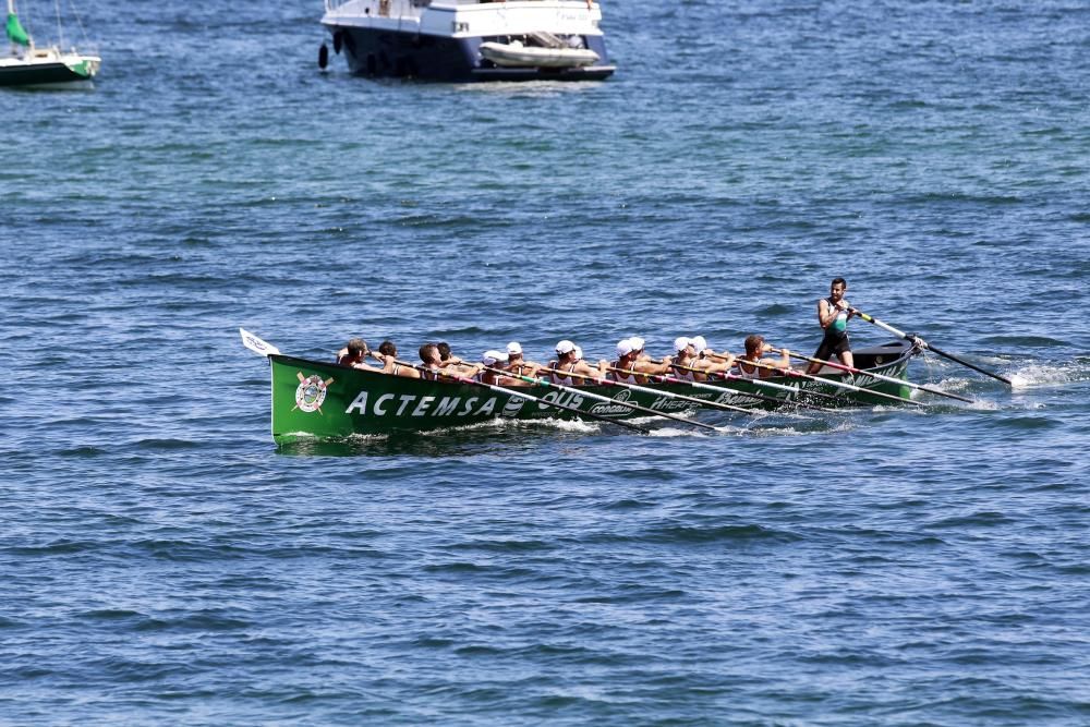 El equipo local se hace con la victoria en la Bandera Concello de Vigo. Ares y Puebla acechan el liderato de Samertolaméu en un día de locos con viento cambiante.