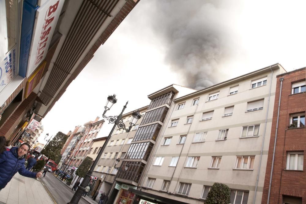 Incendio en un local de Oviedo