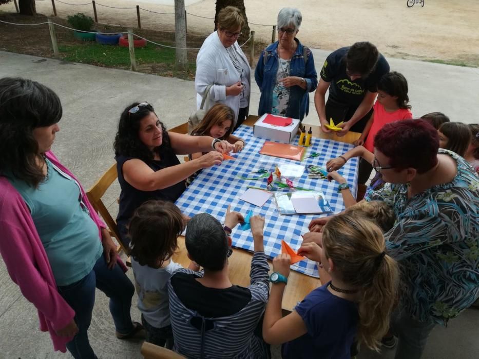 L'Escola Pare Algué ha preparat manualitats, jocs, petanca, sopar i concert.