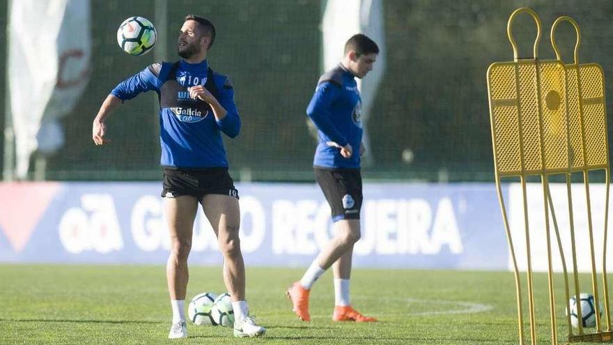 Andone vuelve a pisar el césped