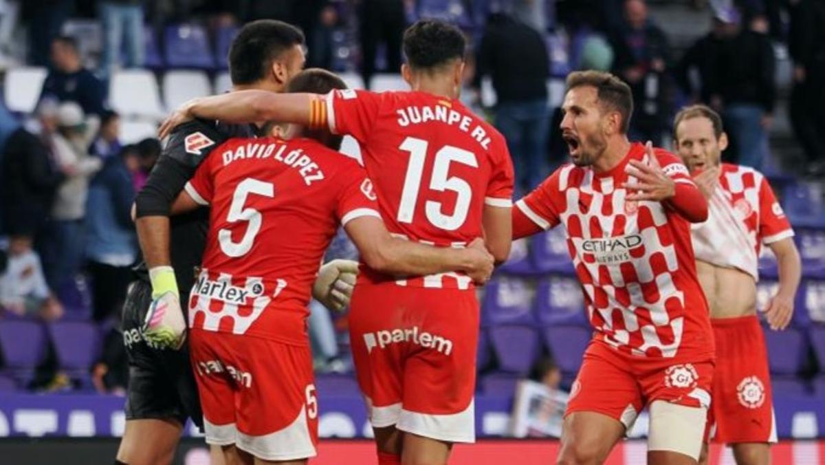 Los jugadores del Girona celebran el final del partido de Valladolid.