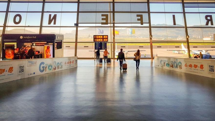 Archivo - Interior del Aeropuerto Tenerife Norte - Ciudad de La Laguna