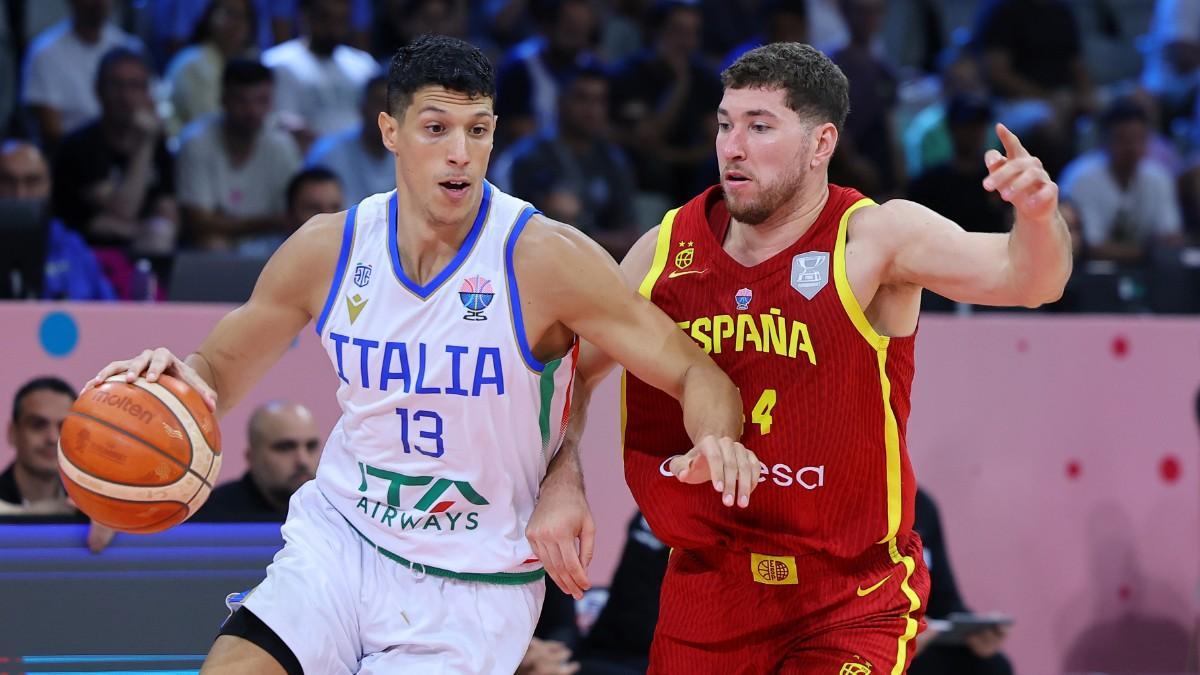 Joel Parra, con Simone Fontecchio durante el partido