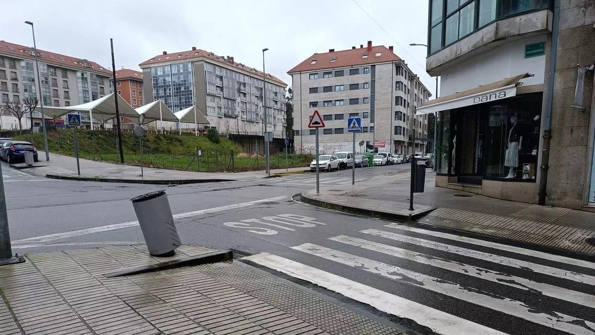 El atropello tuvo lugar sobre las nueve de la noche de este viernes en este cruce de la calle Agra do Medio de Milladoiro / SUSANA LÓPEZ