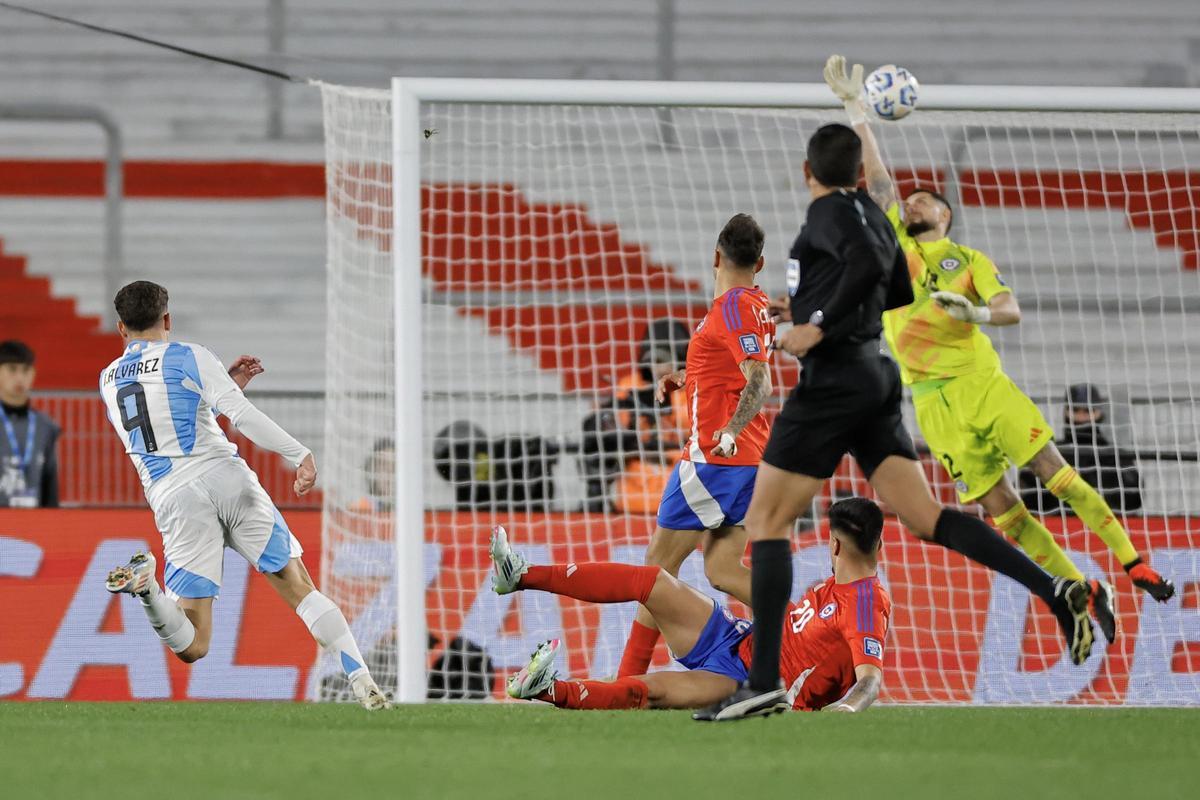 El remate de Julián que acabó en gol