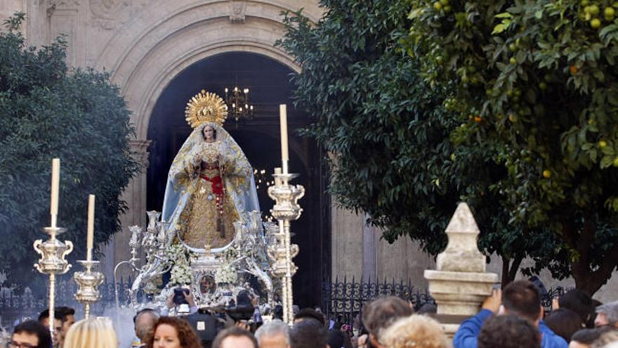 La imagen, ayer, a su salida de la Catedral.