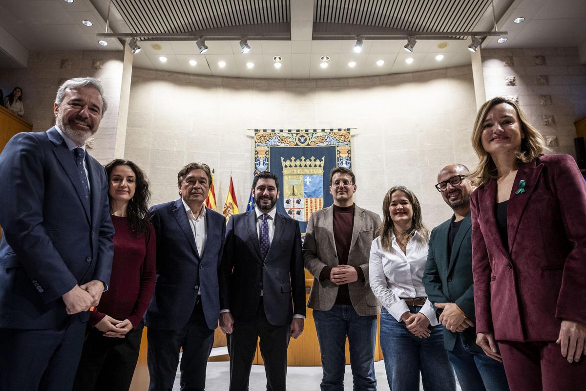 Los ocho candidatos, antes del debate organizado por EL PERIÓDICO DE ARAGÓN en las Cortes.