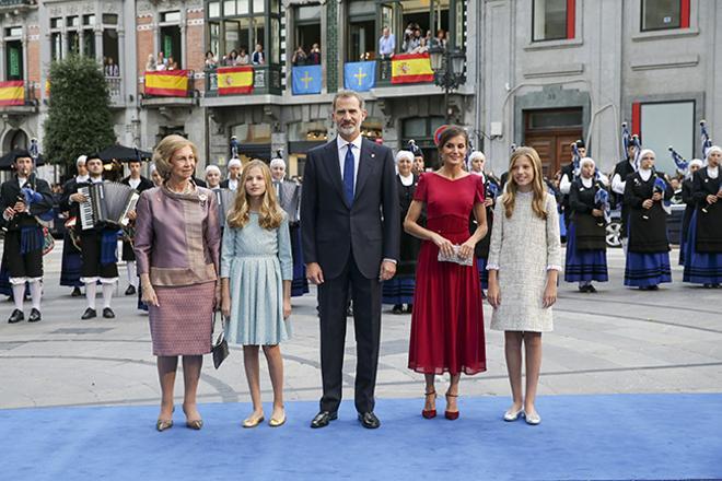 La familia real a su llegada a los Premios Princesa de Asturias