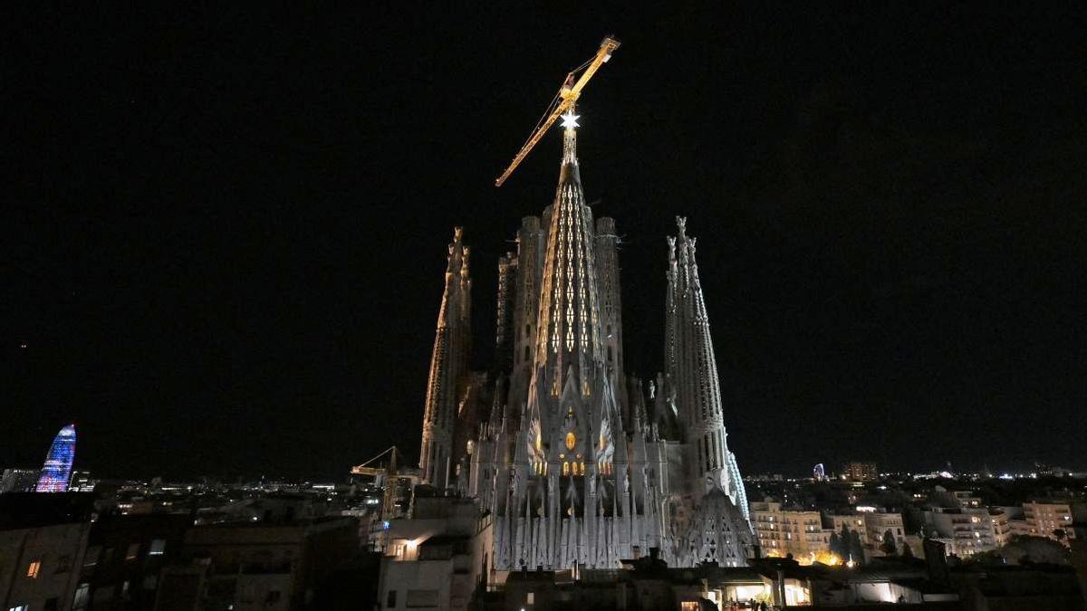 La nueva imagen de la basílica presidida por la estrella de la Virgen. La nueva imagen de la basílica presidida por la estrella de la Virgen.