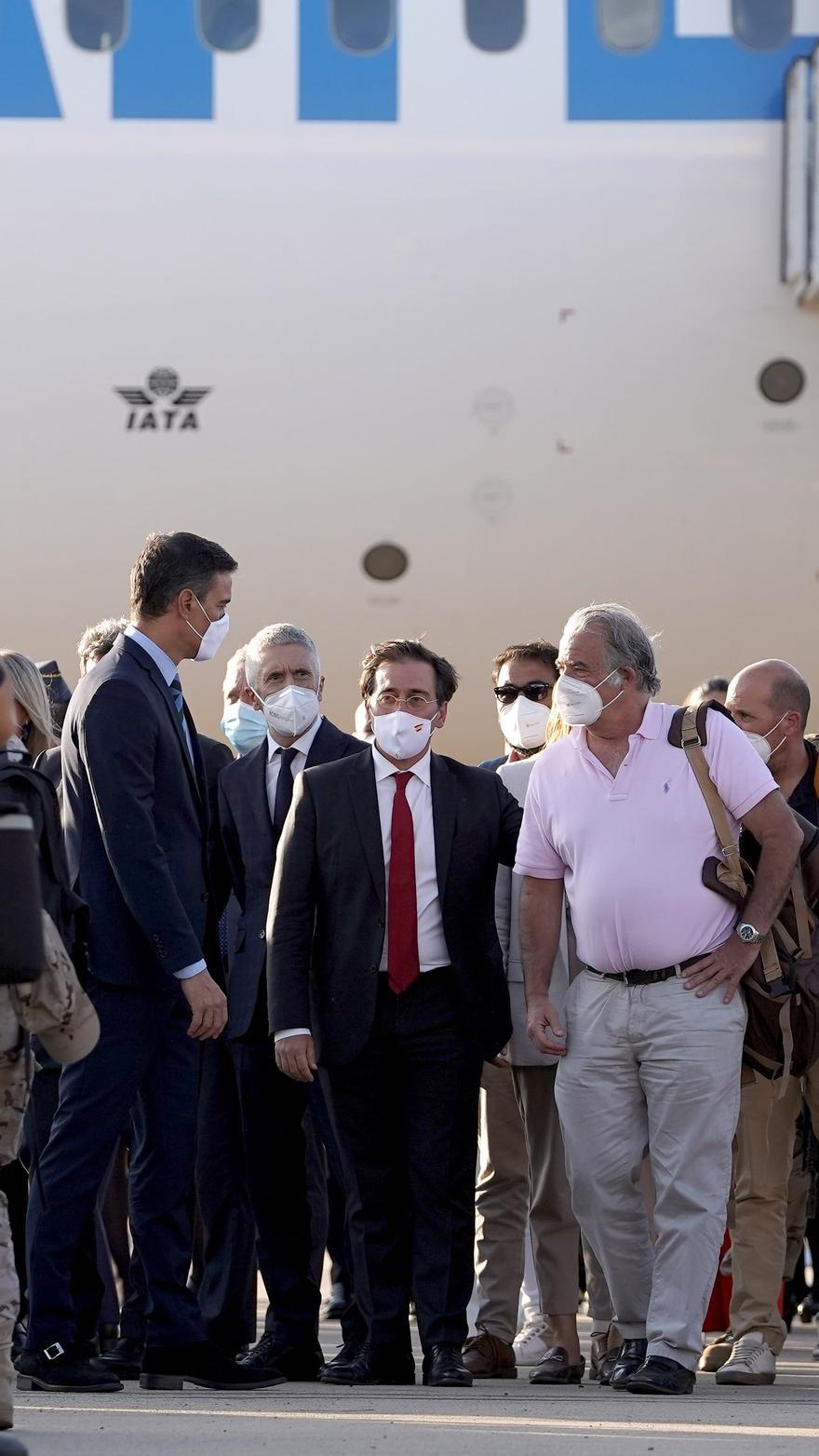 Sánchez recibe el último avión con evacuados afganos.