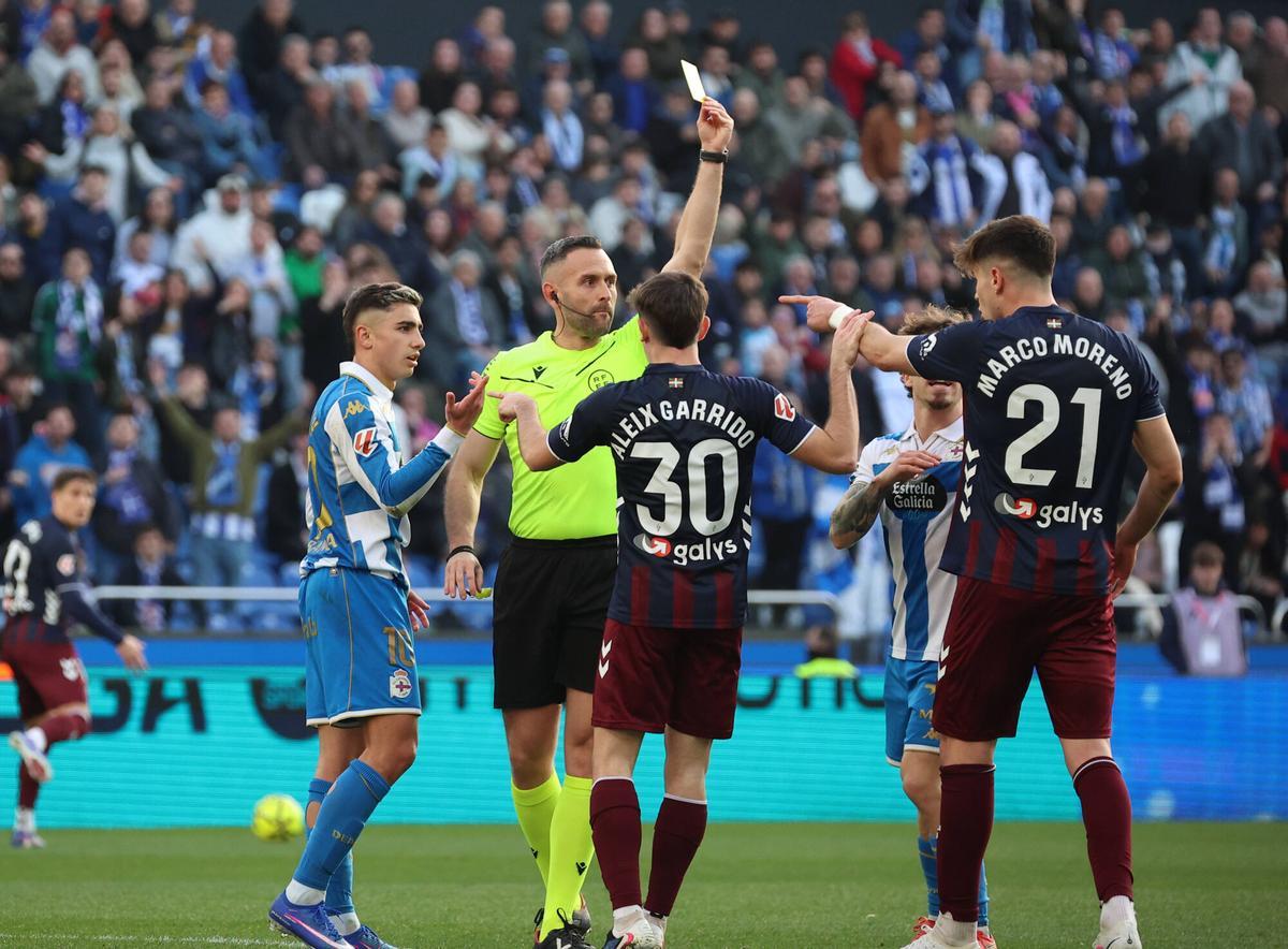 Un gol de Eddahchouri bastó para que el conjunto coruñés, muy limitado, se llevase la victoria
