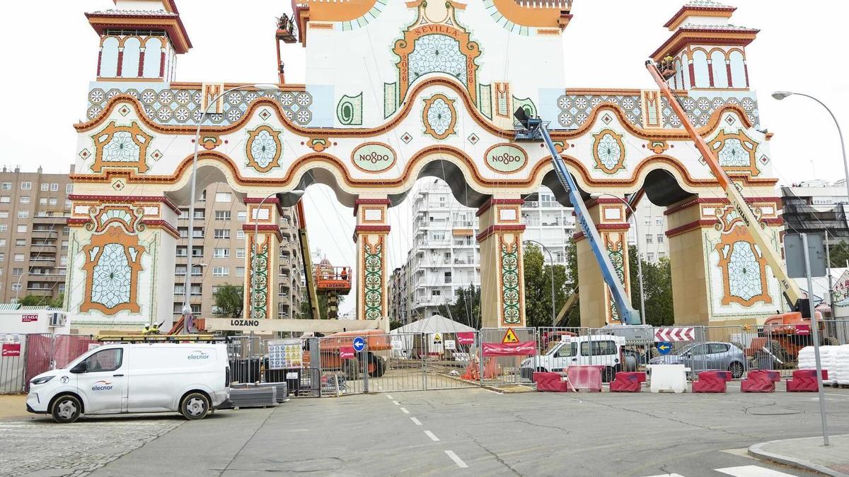 Archivo - Imágenes de archivo del montaje de la Feria de Abril de Sevilla. A 9 de marzo de 2026 en Sevilla (Andalucía, España).