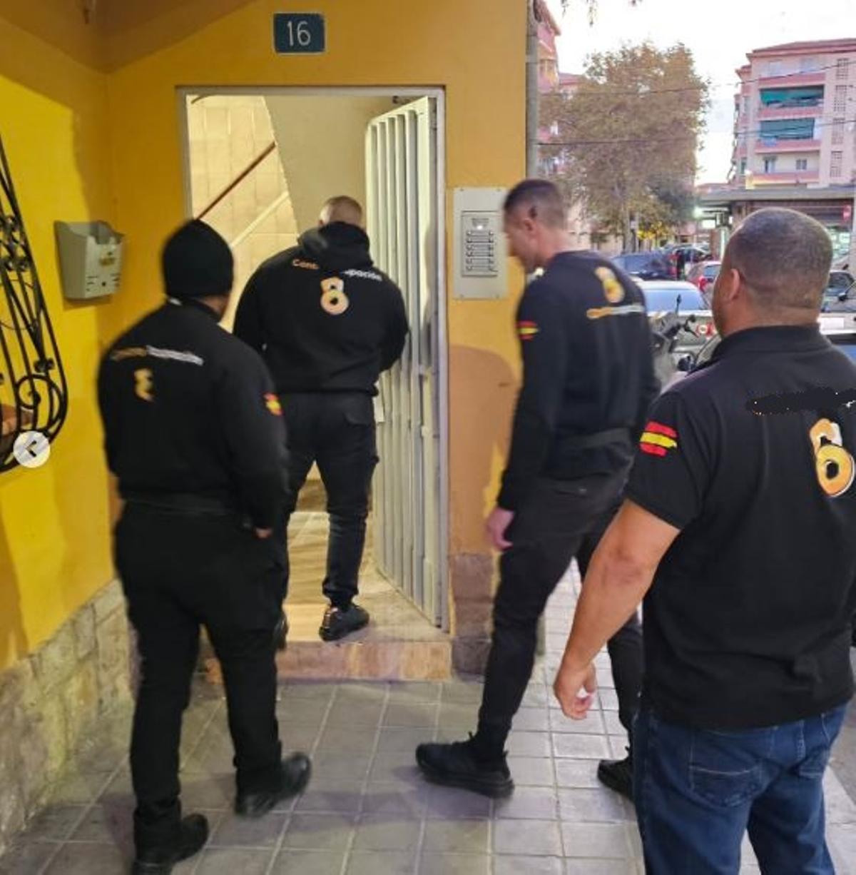 Imagen de empleados de la empresa de desokupación acudiendo a la casa de Virgen del Remedio, difundida en sus propias redes.