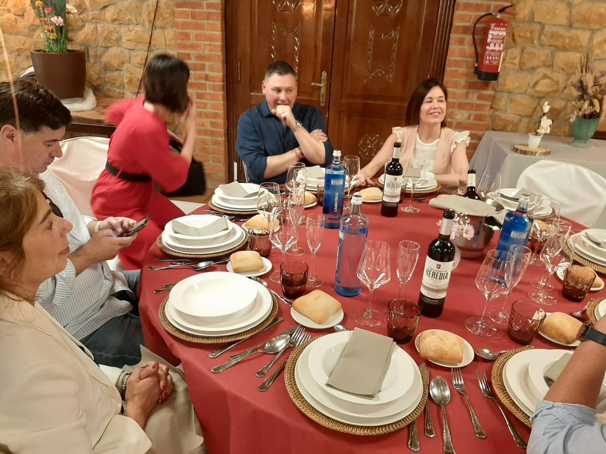 Llanera homenajea a los funcionarios por Santa Rita