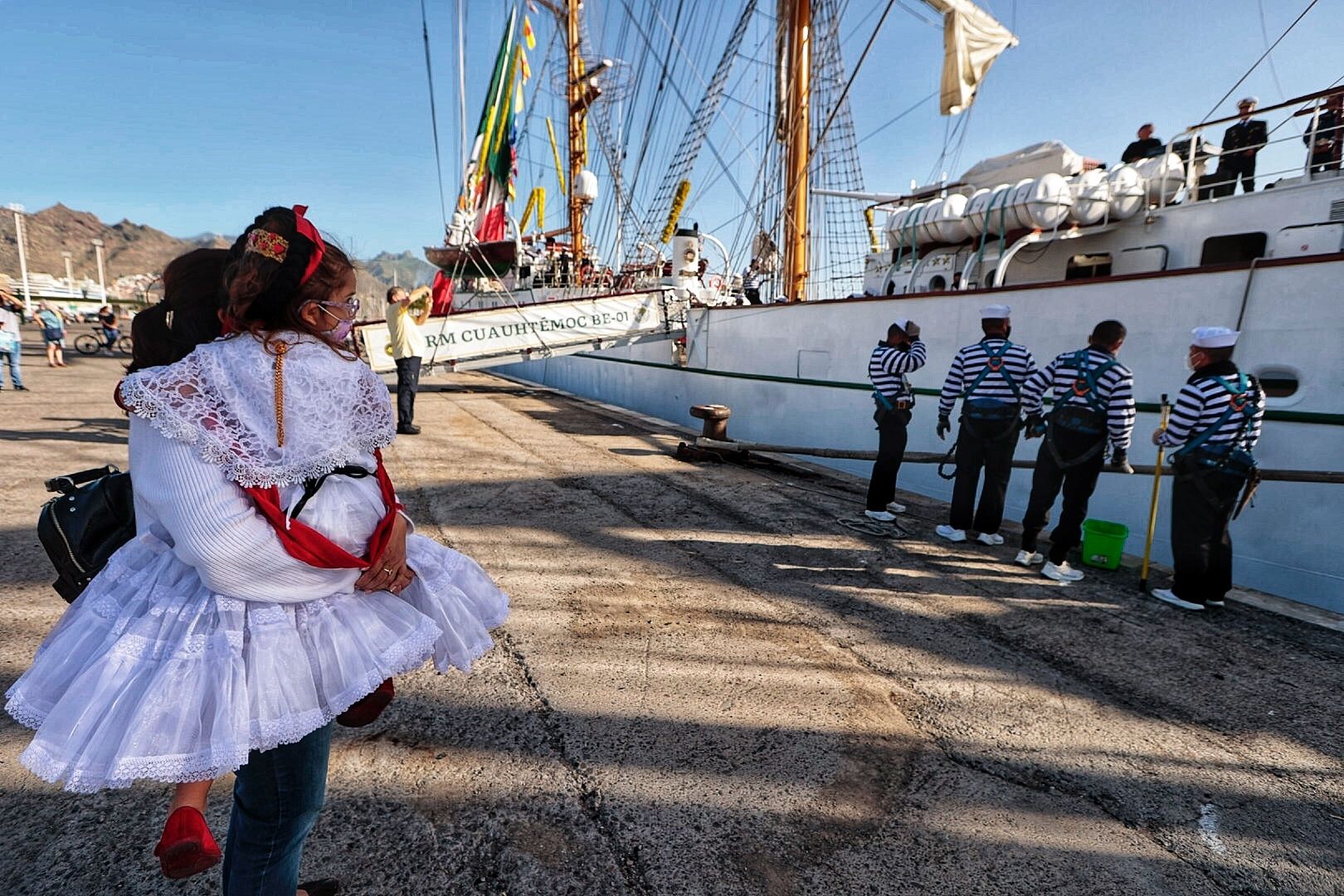 Llegada al Puerto de Santa Cruz del buque escuela mejicano Cuauhtémoc