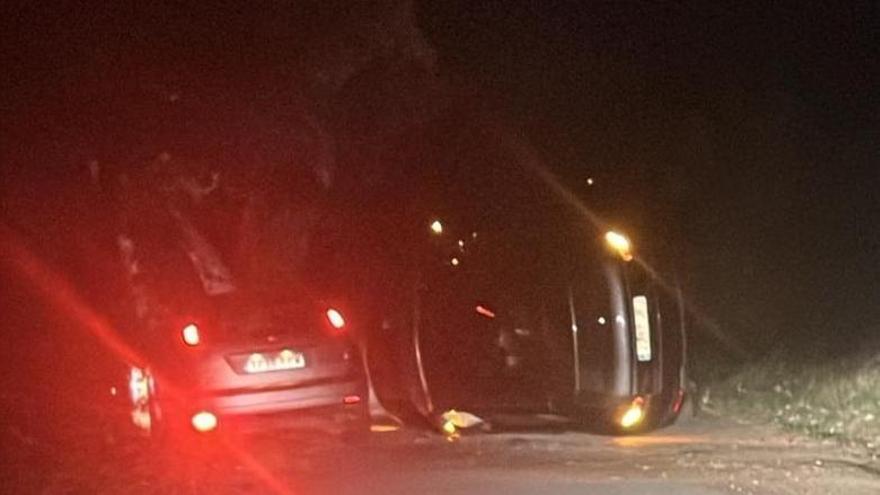 El vehicle bolcat a Sant Feliu.