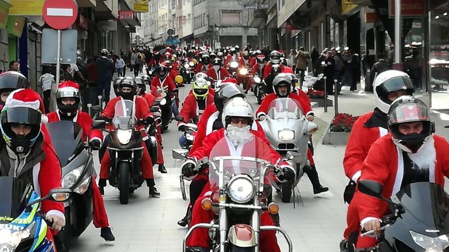 Los papanoeles moteros recorren Marín