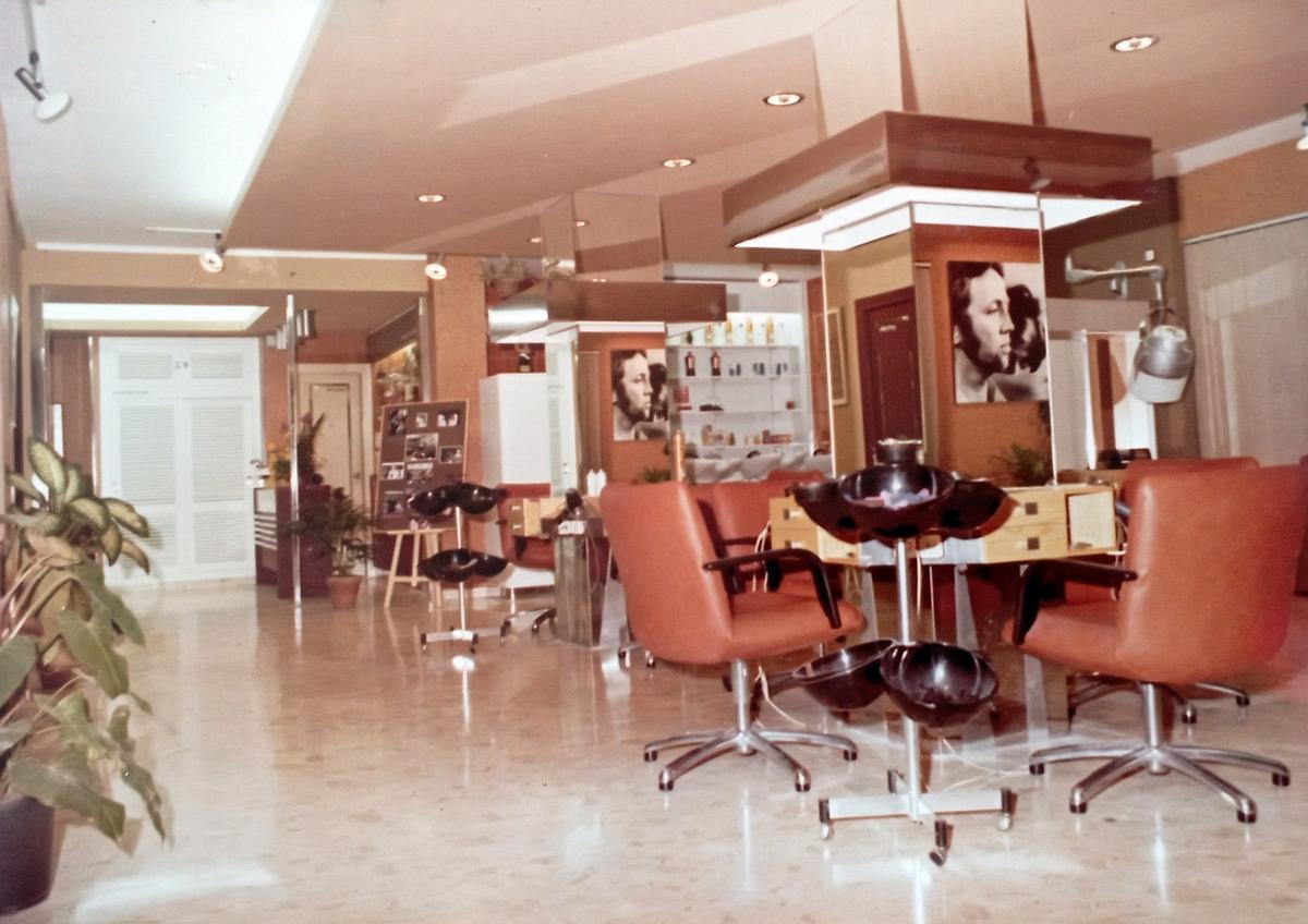 La peluquería ‘Benjamín’, en la Acera de la Marina, estuvo abierta de 1966 a 1991, cuando empezó la reforma de la plaza de la Marina.