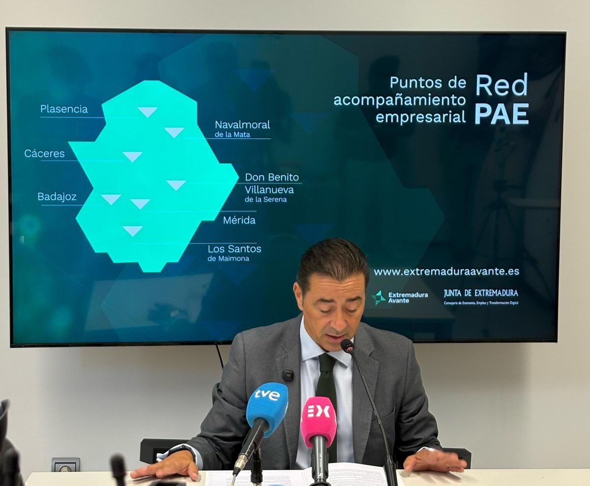 Miguel Ángel Mendiano, director general de Extremadura Avante, presenta el balance de los Puntos de Acompañamiento Empresarial.