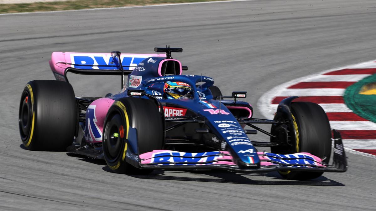 Fernando Alonso, durante los entrenamientos en Montmeló.