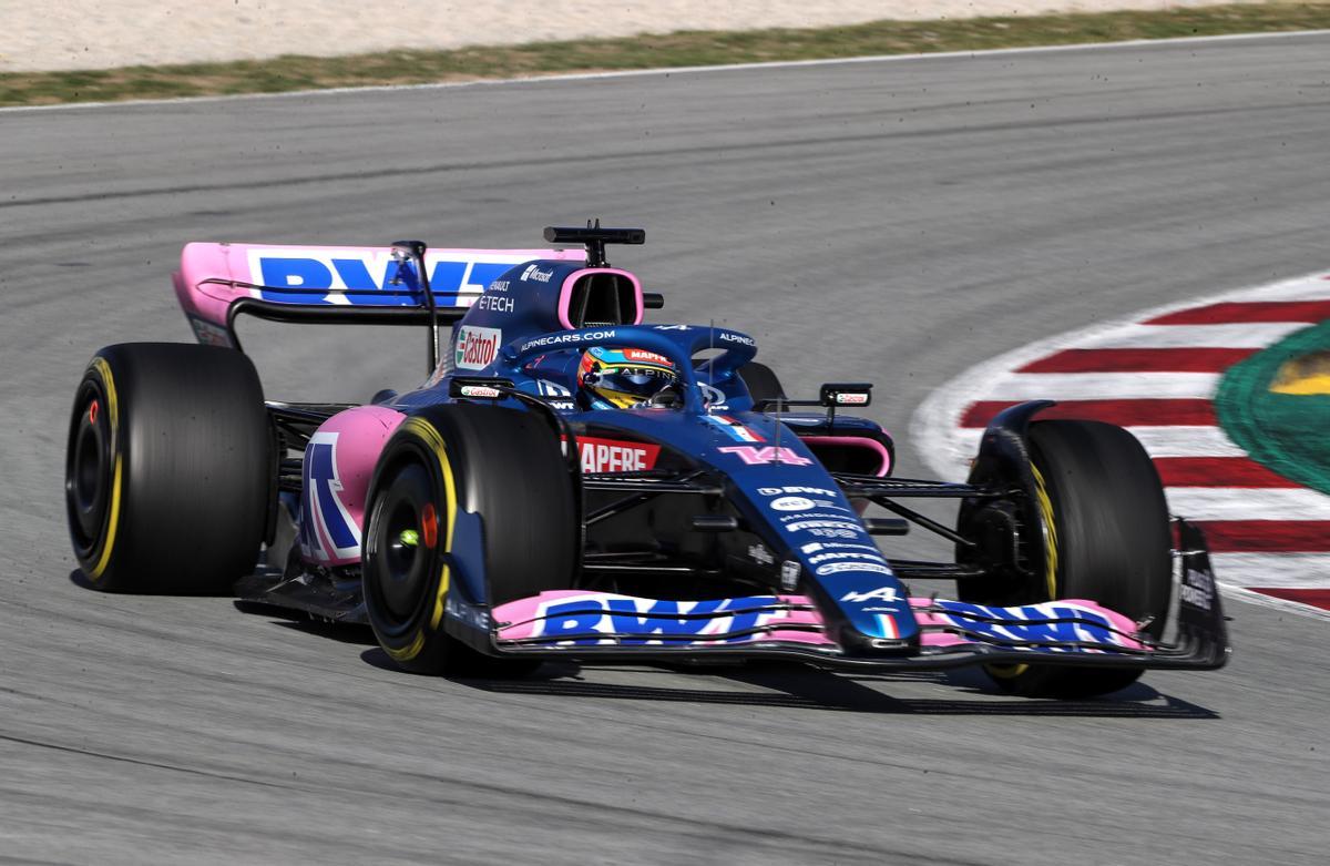 Fernando Alonso, durante los entrenamientos en Montmeló.