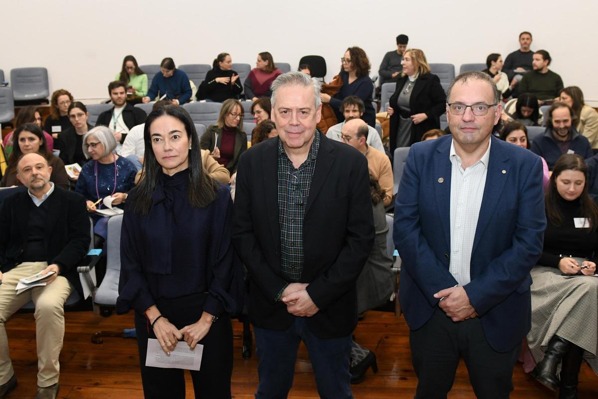 Mónica Pérez Ríos, Gómez Caamaño e Gumersindo Feijoo na presentación da Rede de Investigación en Promoción da Saúde de Galicia .