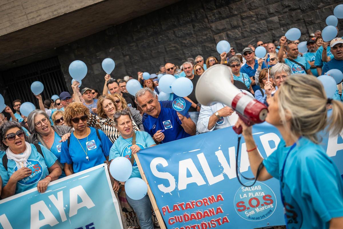 Manifestación de la plataforma ciudadana SOS Playa de San Marcos
