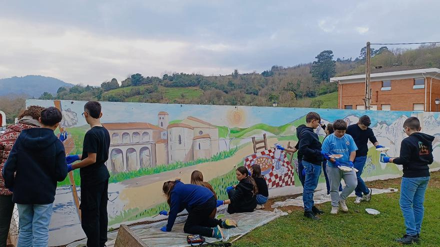 Amanecer en Cornellana y anochecer en La Espina: así es el enorme mural que florece en el instituto de Salas