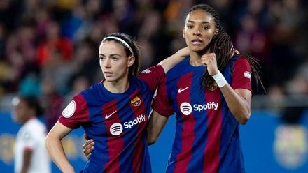 Aitana Bonmatí y Salma Paralluelo celebran un gol contra el Sevilla en la Copa