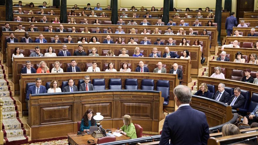 Feijóo se compromete a bajar del 10 al 4% el IVA en la compra de vivienda a los jóvenes