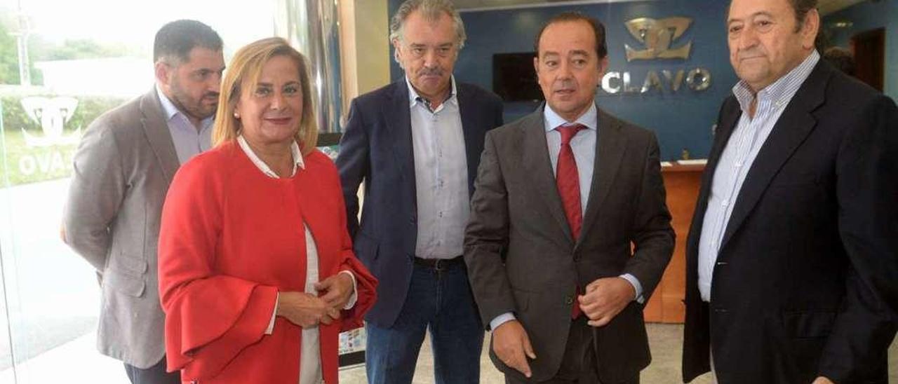 Carmela Silva y Uxío Benítez, en su visita a la empresa Clavo. // Noé Parga