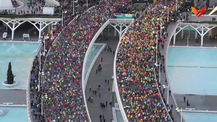 La espectacular salida del Maratón Valencia 2018