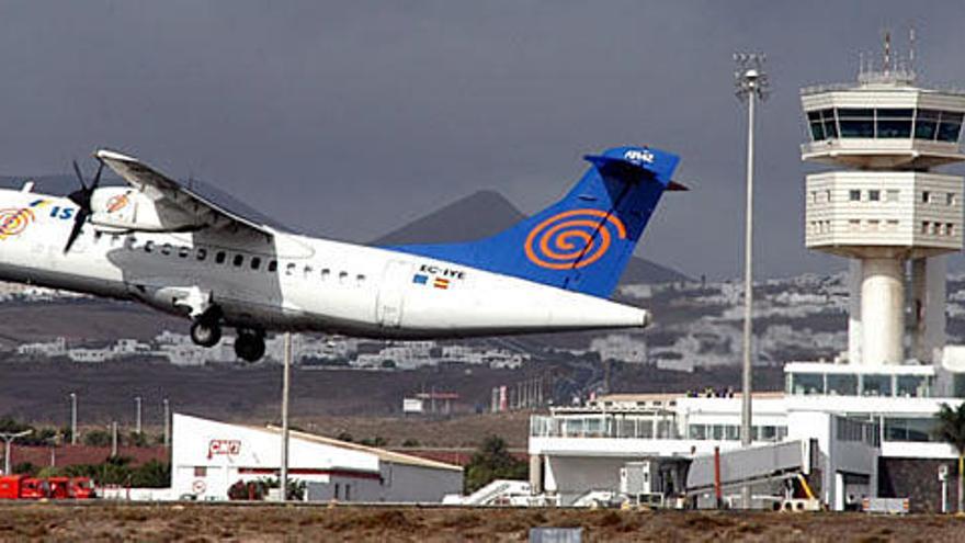 Detenidos tres albaneses que iban volar desde Lanzarote fingiendo ser italianos