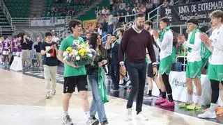 El Cáceres rinde homenaje a Chipi y vence al Valladolid en un partido cargado de emoción
