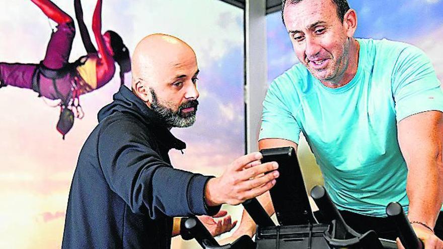 Isaac Rojas, junto a un equipo multidisciplinar, prepara a Miguel Ángel Castro.