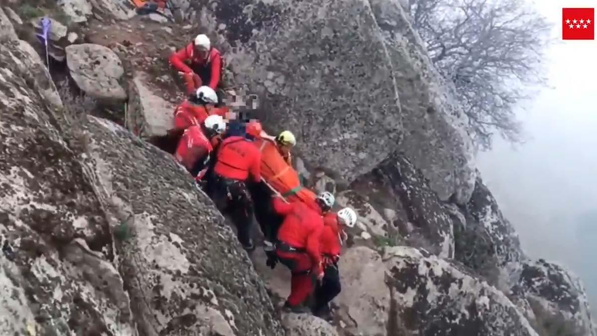 Rescatado un excursionista en el Pico de La Almenara (Madrid)