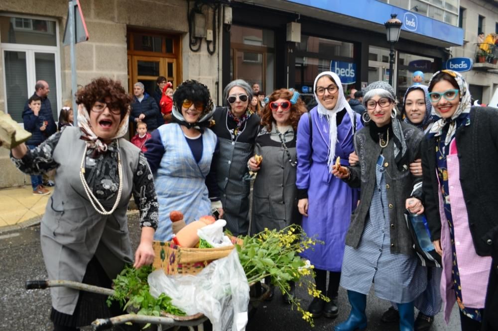 Moaña dice adiós al Entroido con el Enterro da Sardiña