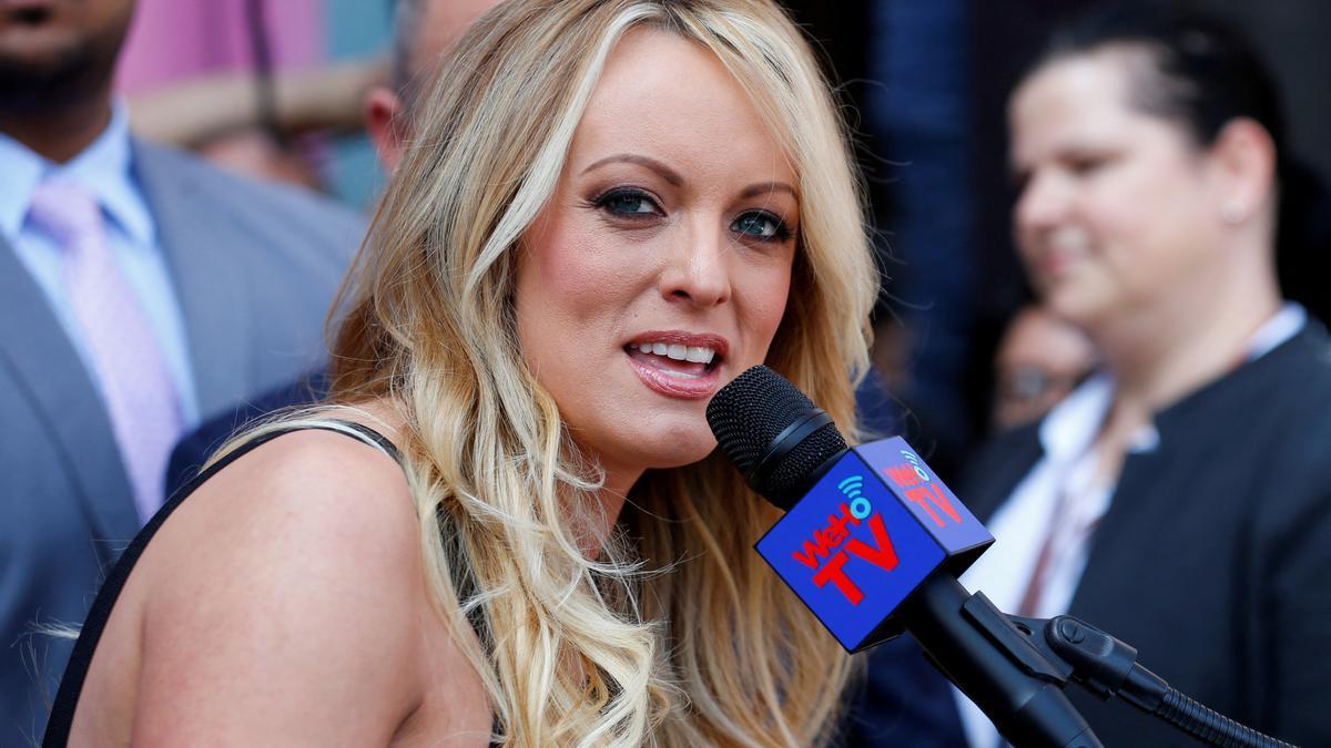 Stormy Daniels, la estrella porno que actualmente se encuentra en batallas legales con el ex presidente de Estados Unidos Donald Trump.