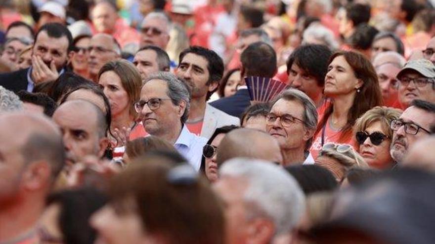 El president Torra al costat de l&#039;expresident Mas durant la diada.